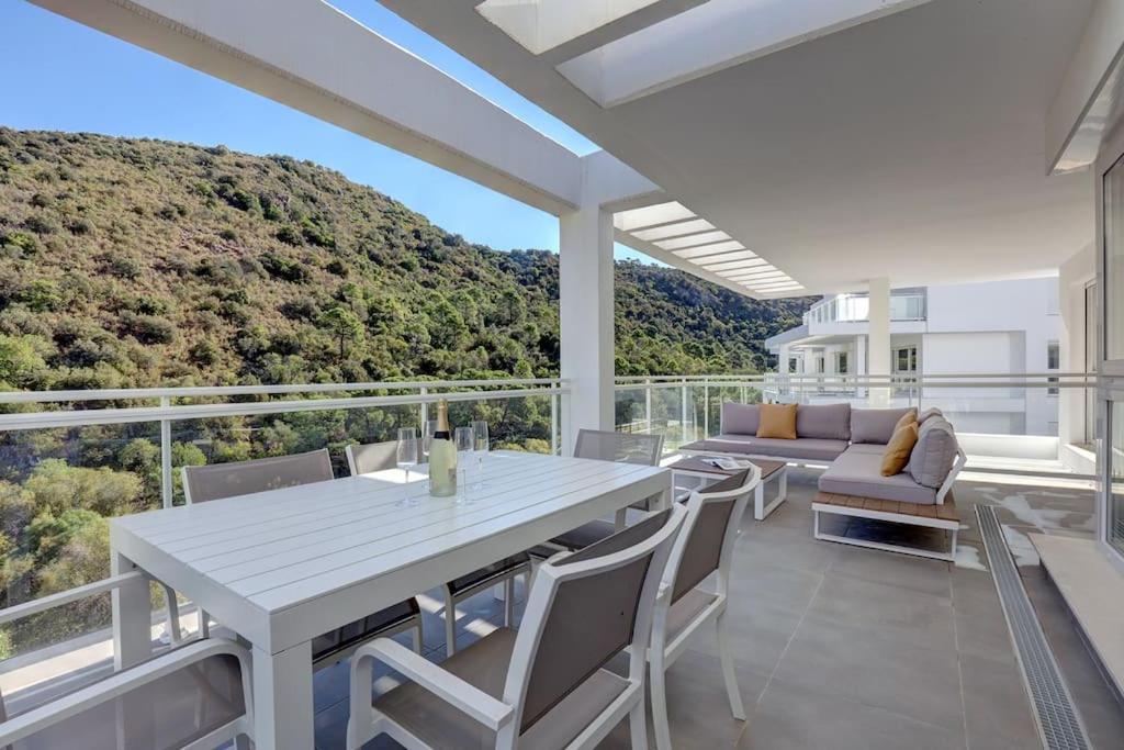 Riverside Benahavis Holiday Rental Apartment ภายนอก รูปภาพ